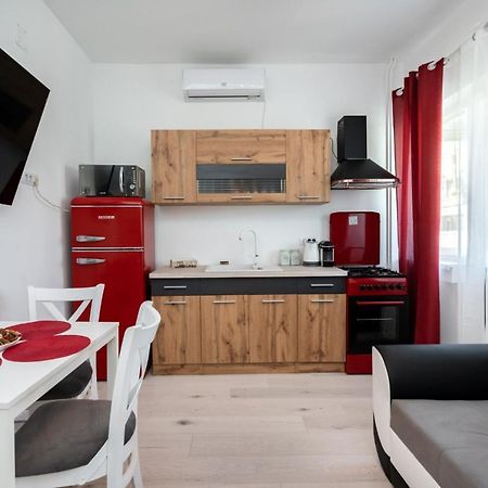 Spacious And Cozy Apartment In Central Bucarest Exterior foto