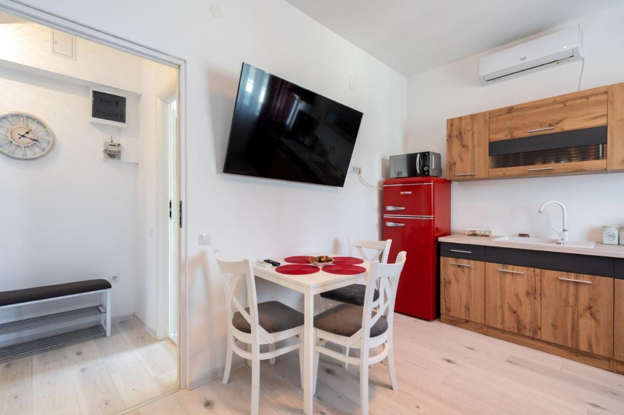 Spacious And Cozy Apartment In Central Bucarest Exterior foto