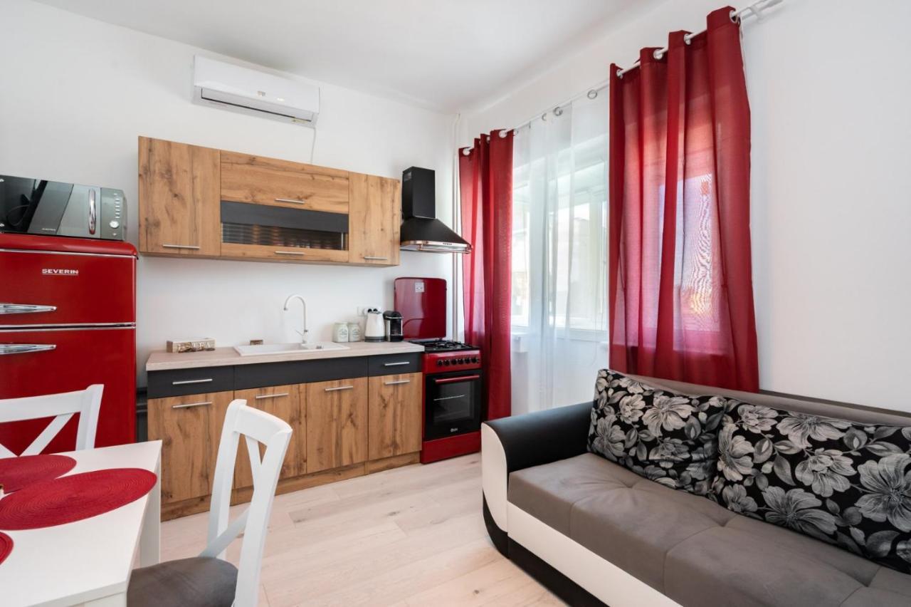 Spacious And Cozy Apartment In Central Bucarest Exterior foto