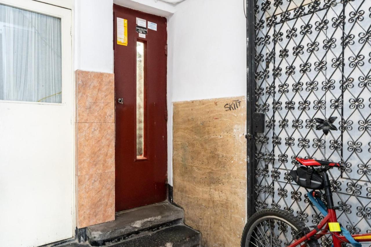 Spacious And Cozy Apartment In Central Bucarest Exterior foto